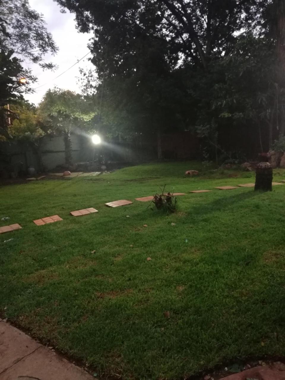 Green On Minni Guest House Pretoria Luaran gambar