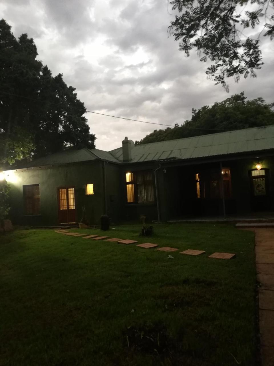 Green On Minni Guest House Pretoria Luaran gambar