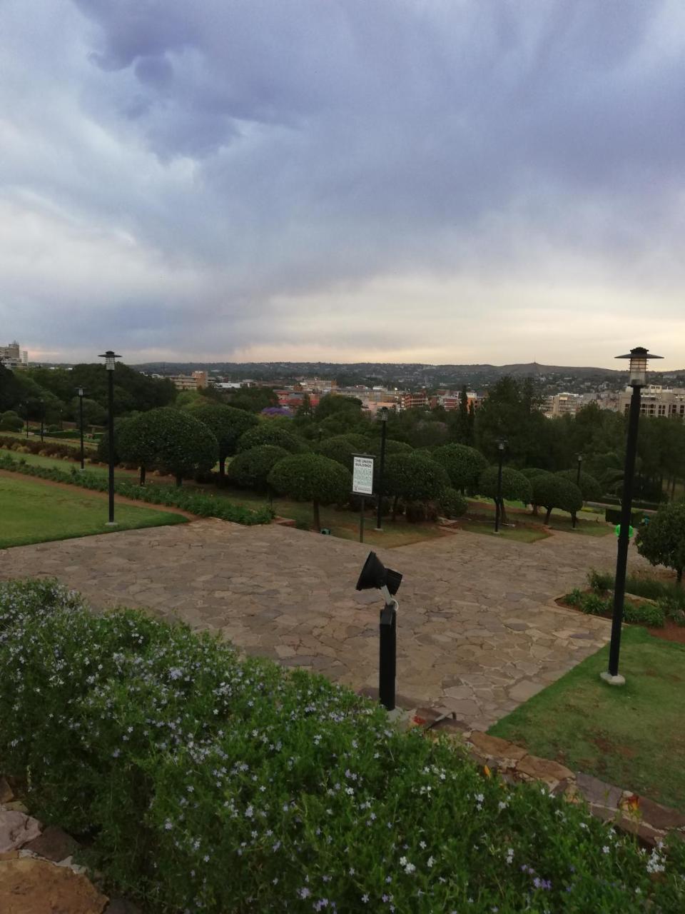 Green On Minni Guest House Pretoria Luaran gambar
