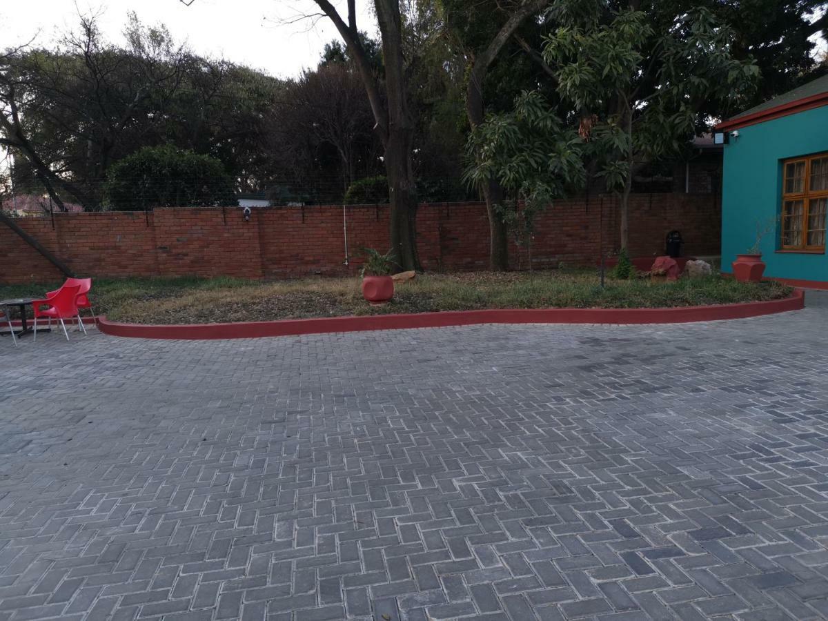 Green On Minni Guest House Pretoria Luaran gambar